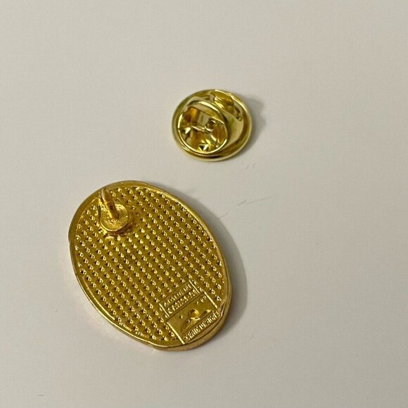 Vintage Statue of Liberty New York Pin Made in Canada - Picture 6 of 10